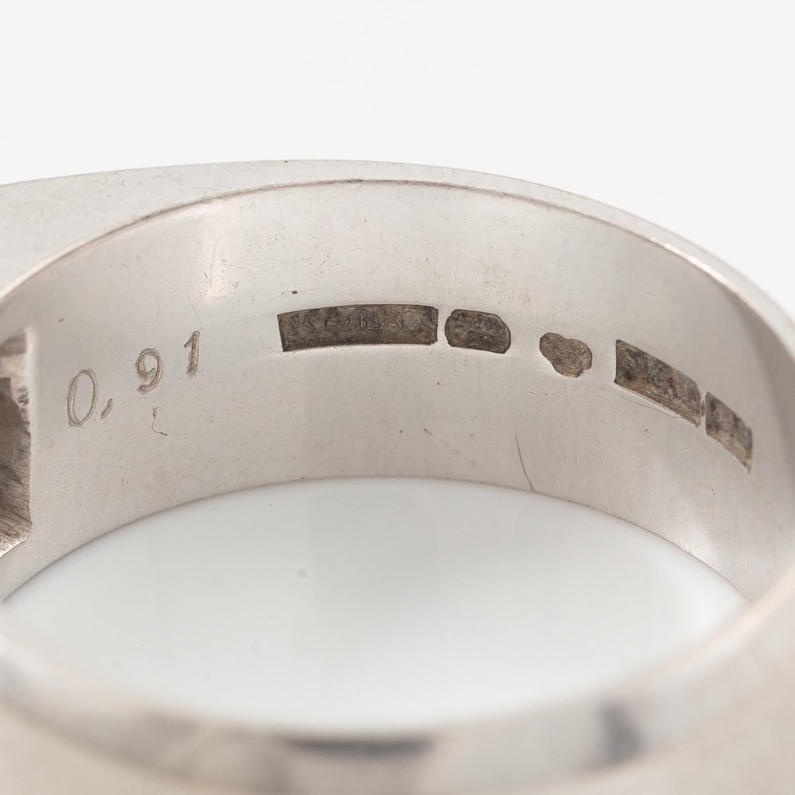 Ring 18K vitguld med gammalslipad diamant 0.91 ct.