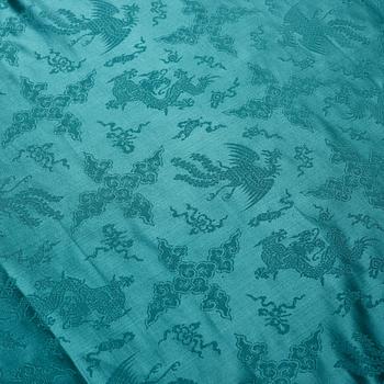 A BOLT OF SILK, uncut. Late Qing dynasty, (1644-1912).