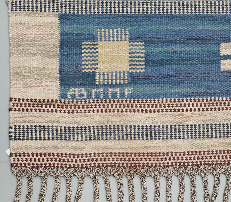 RUG. "Blåklint". Rölakan (flat weave). 254,5 x 221 cm. Signed AB MMF MR (AB Märta Måås-Fjetterström, Marianne Richter).