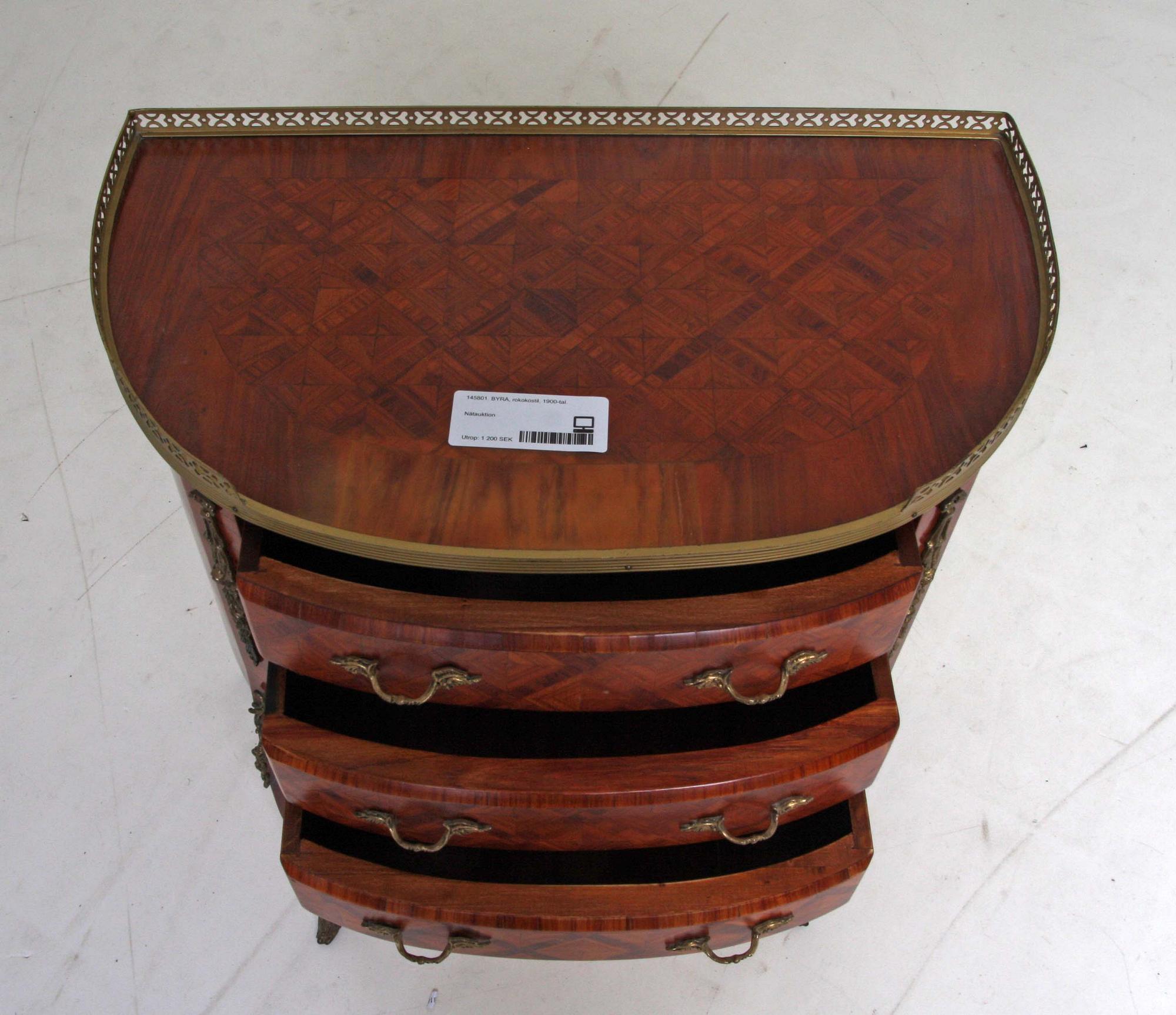 BYRÅ, rokokostil, 1900-tal.