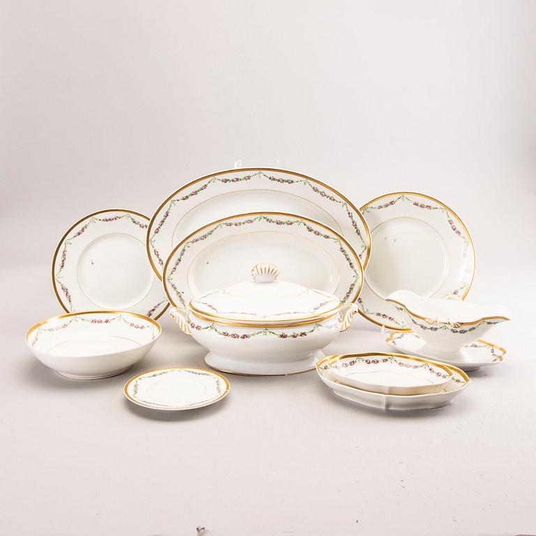 A Royal Copenhagen porcelain 55 pcs dinner service model 478 mid 1900s.