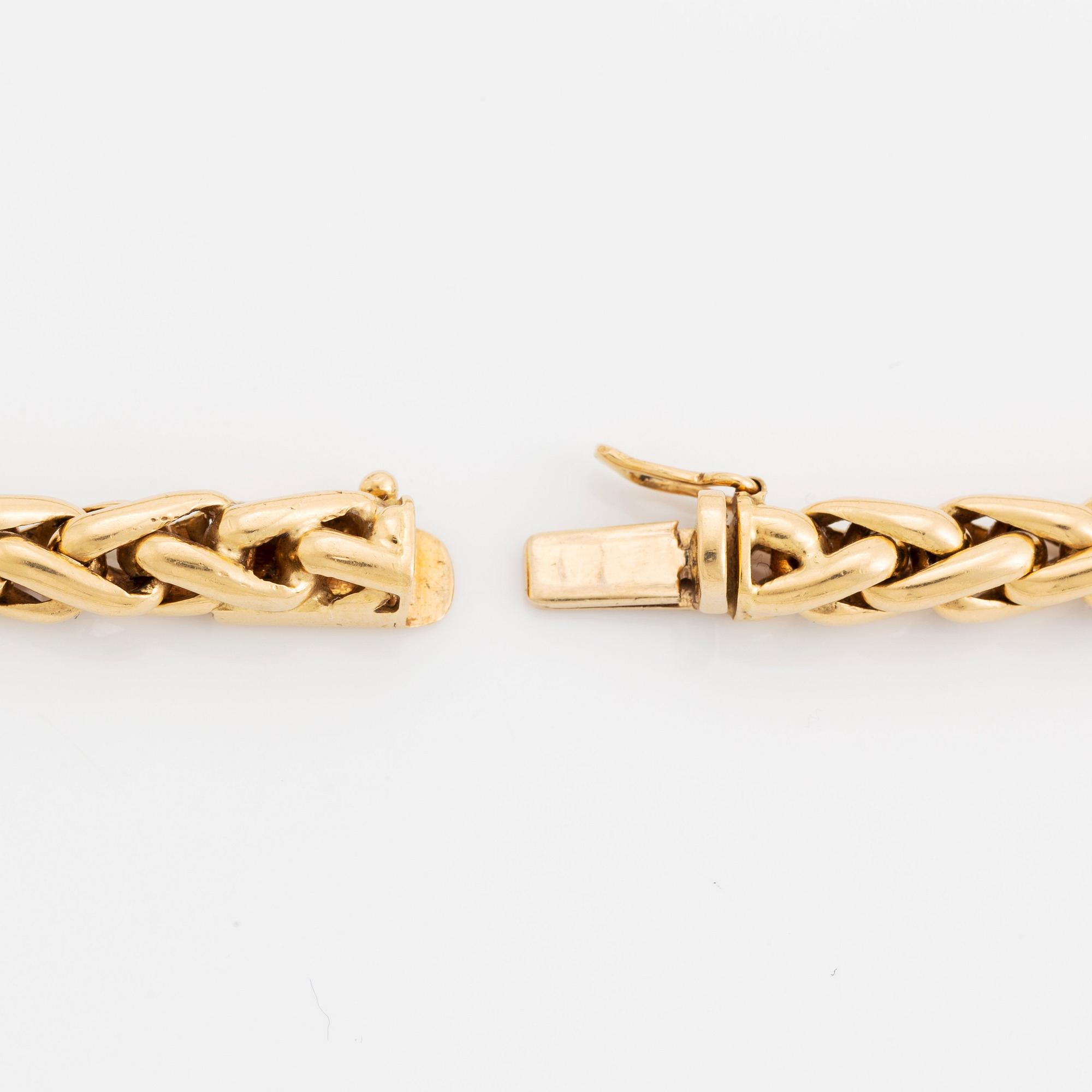 Collier 18K guld med ett mynt, en safir, en rubin och runda briljantslipade diamanter.
