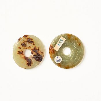 A group of carved nephrite and jade ornaments, China, Qing dynasty and older. (8 pieces).