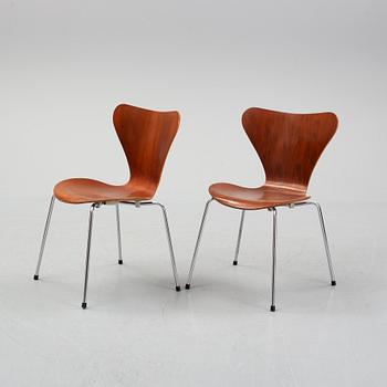 Arne Jacobsen, a pair of teak 'Series 7' chairs, Fritz Hansen, Denmark, 1976-78.