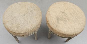 TABURETTER, 1 par snarlika, gustavianska, sent 1700-tal.