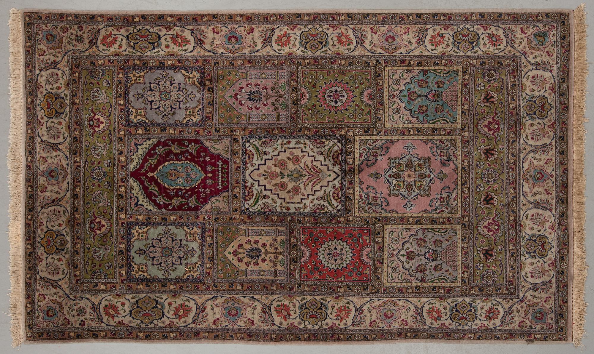 MATTA, semiantik, Täbris, figural, ca 309 x 189 cm.