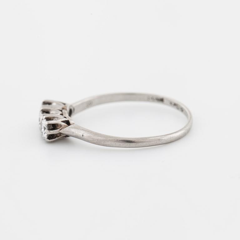 RING, med briljantslipade diamanter 0.50 ct, CG Hallberg, Stockholm.