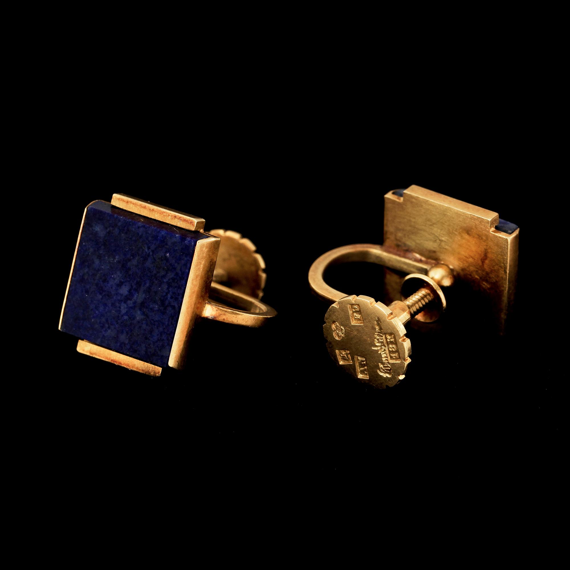 GARNITYR, 4 delar, 18k guld med lapis lazuli, Wiven Nilsson, Lund 1940 - 59. Tot vikt 69 g.