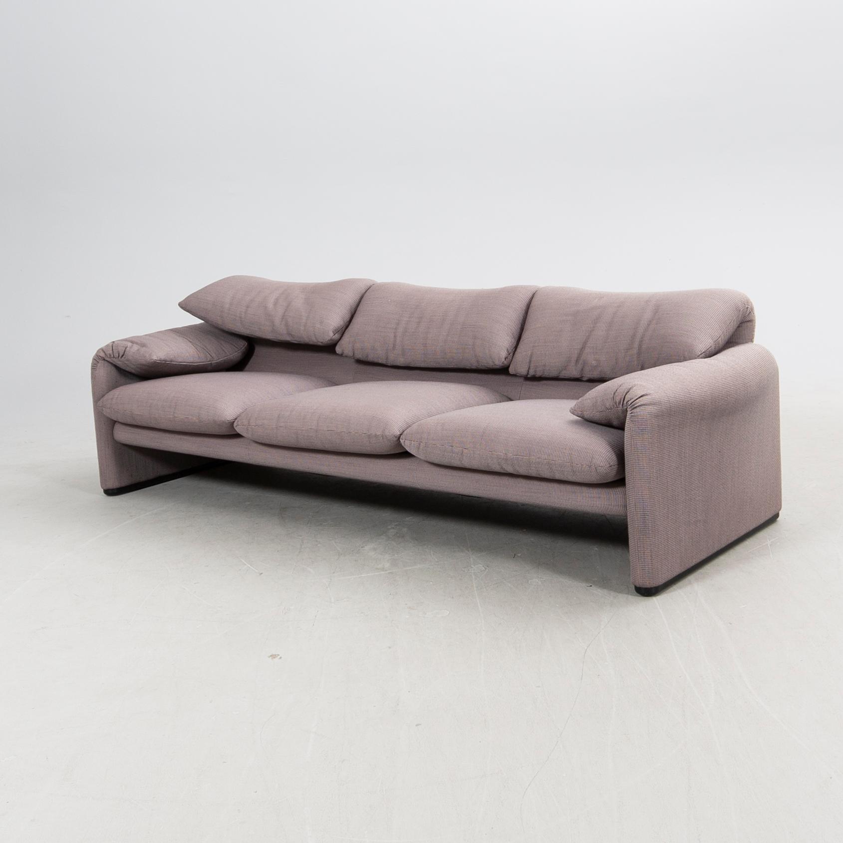Vico Magistretti, sofa "Maralunga" for Cassina designed in 1973.