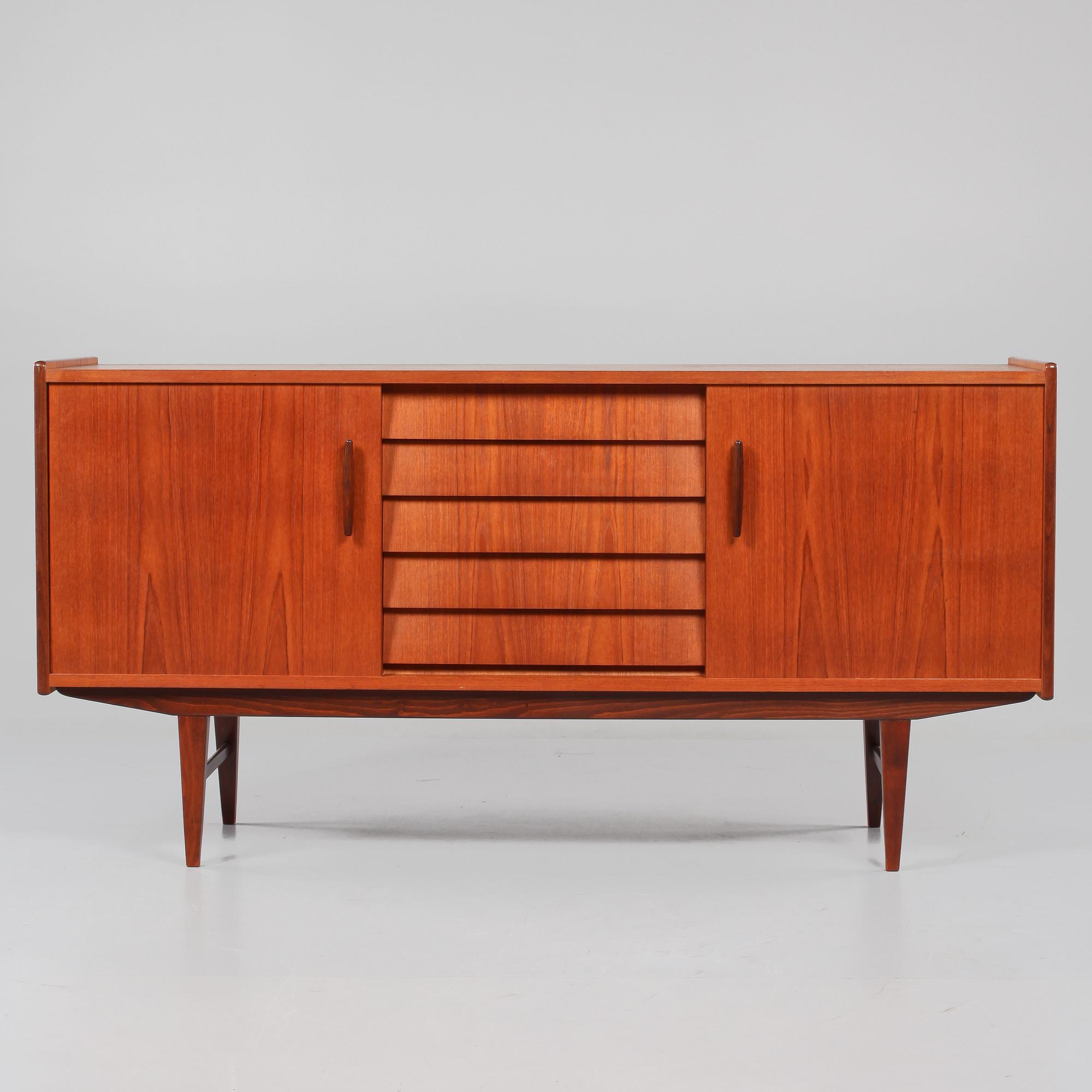 SIDEBOARD, 1900-talets tredje kvartal.