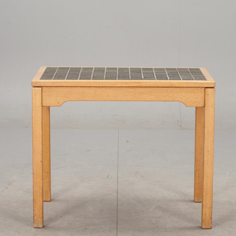 BORD, design Hans J Wegner, Getama. Danmark. 1960-tal.