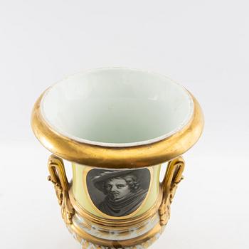 Urn Empire mid-19th century porcelain.