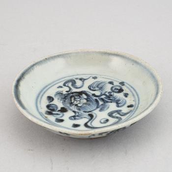 A group of five blue and white bowls, Ming dynasty (1368-1644).