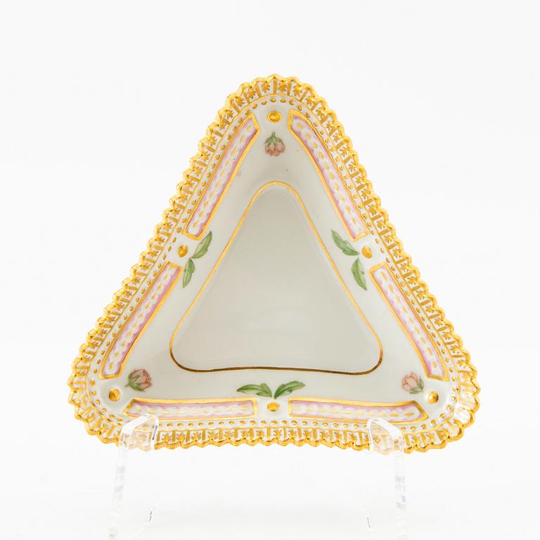 Crèmekopp med lock och fat, porslin, "Flora Danica", Royal Copenhagen, Danmark.