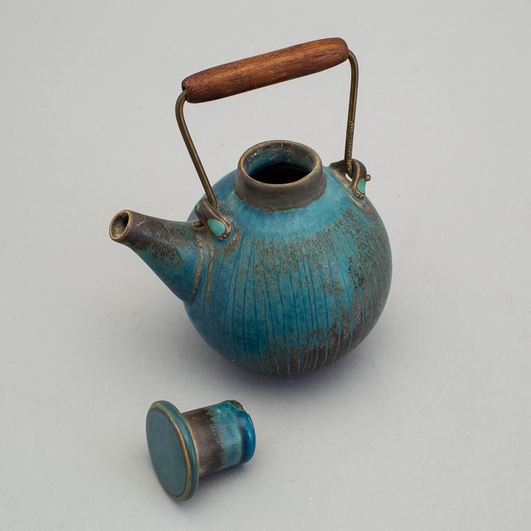 STIG LINDBERG, a stoneware teapot, Gustavsberg 1950/60s.