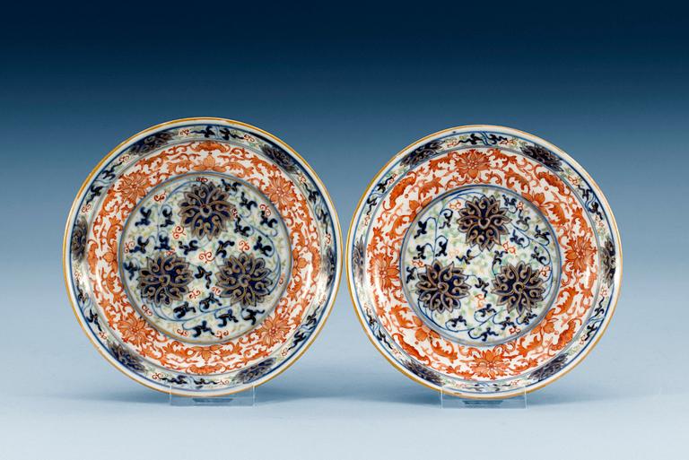 A pair of dishes, Qing dynasty with Guanxus six character mark and period (1875-1908). (2).