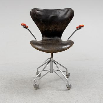 ARNE JACOBSEN, stol, "Sjuan", Fritz Hansen, Danmark,  1967.