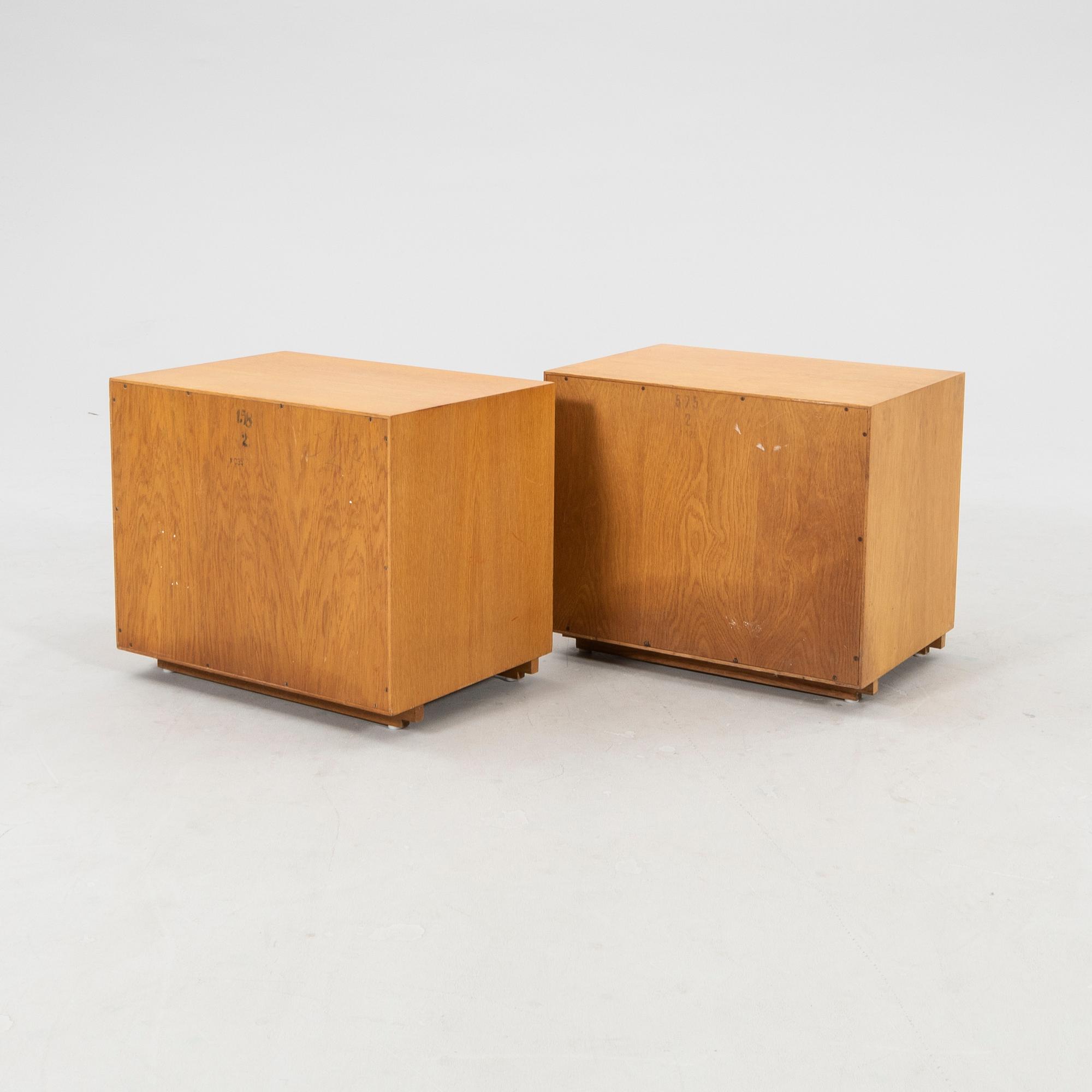 Sängbord ett par sent 1900-tal.