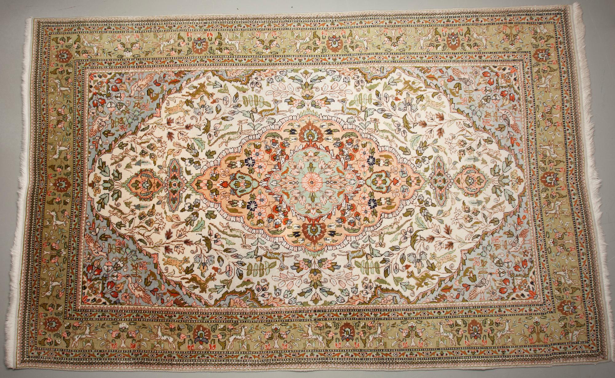 MATTA, Täbris, 276 x 175 cm.