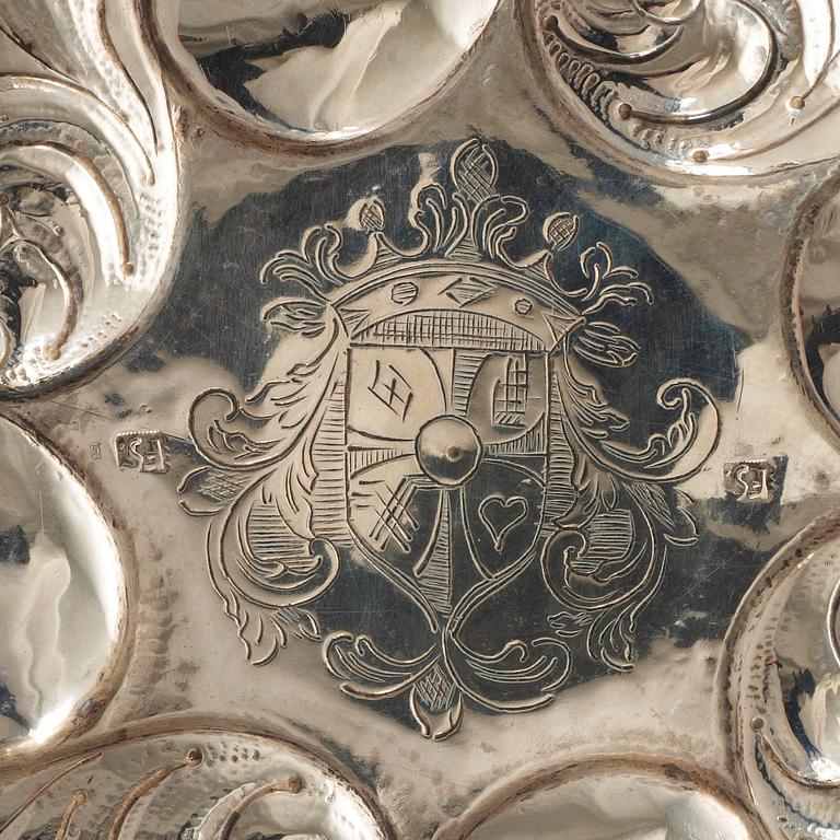 A Norwegian early 18th century silver bowl, unidentified makers mark FS, Trondheim/Møre c. 1700.