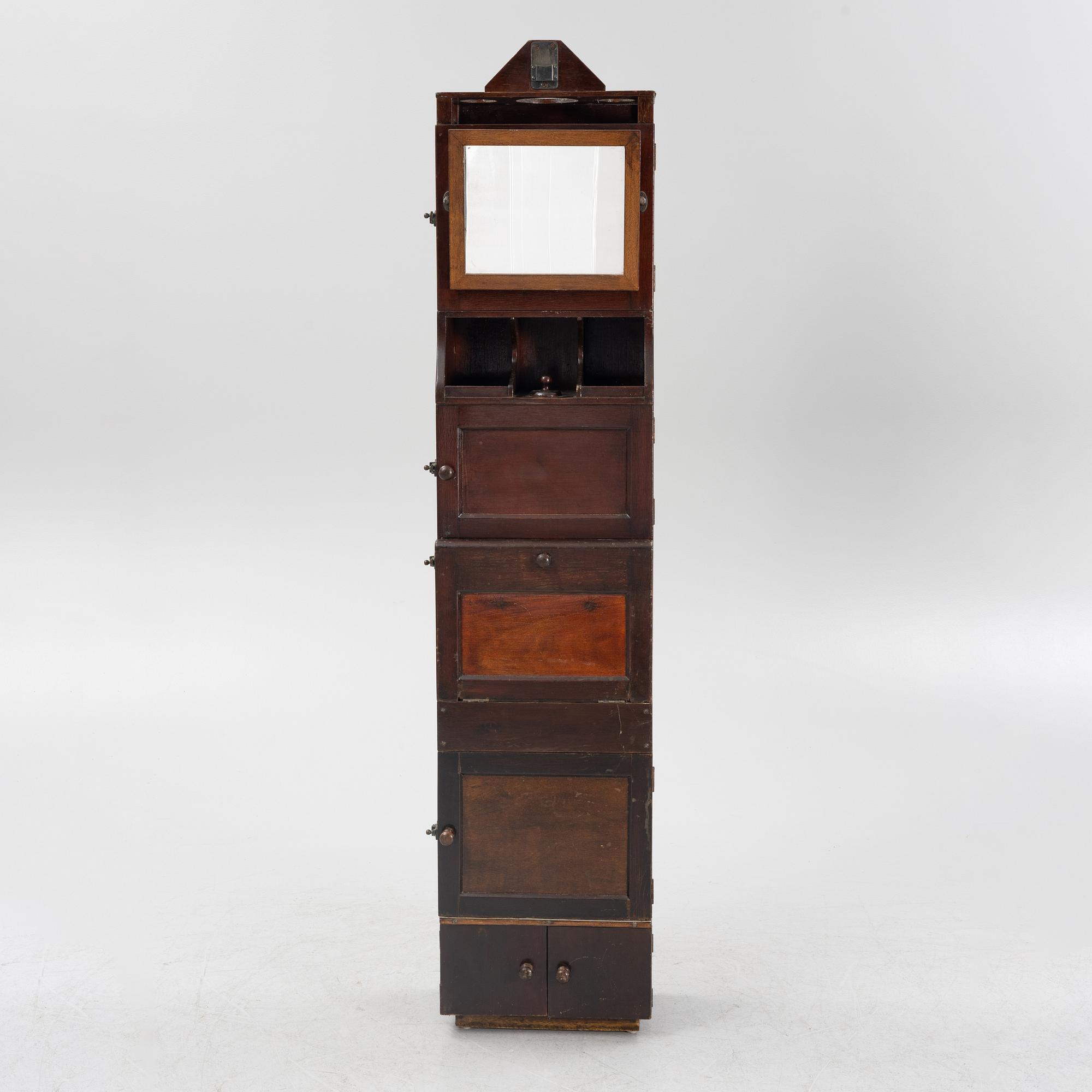 Väggkommod, omkring år 1900.