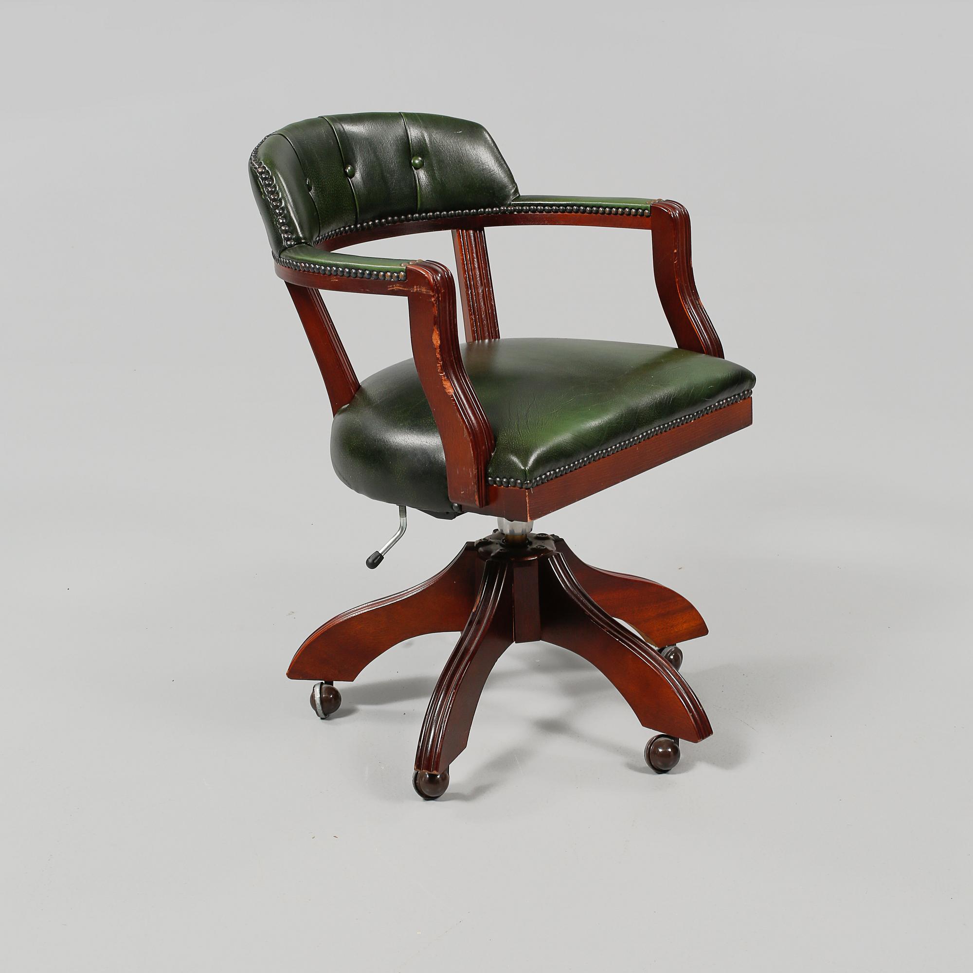 SKRIVBORDSSTOL, engelsk stil, 1900-talets andra hälft.