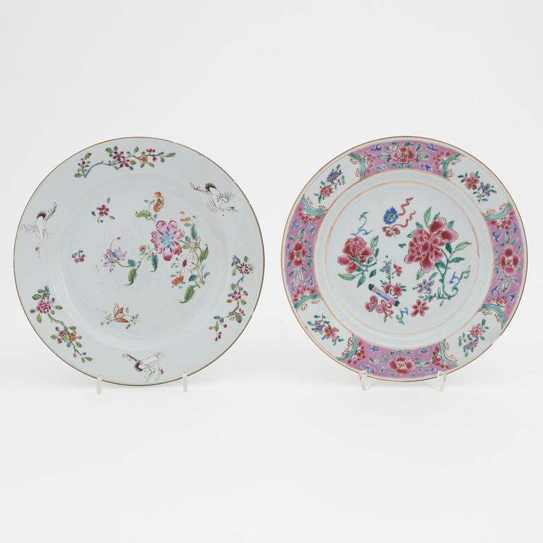 A group of ten Chinese porcelain plates and serving dish, Qing dynasty, Qianlong (1736-1795) and Jiaqing (1796-1820).