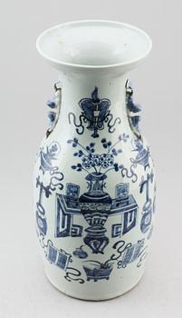 VAS, porslin, Kina, 1900-tal.