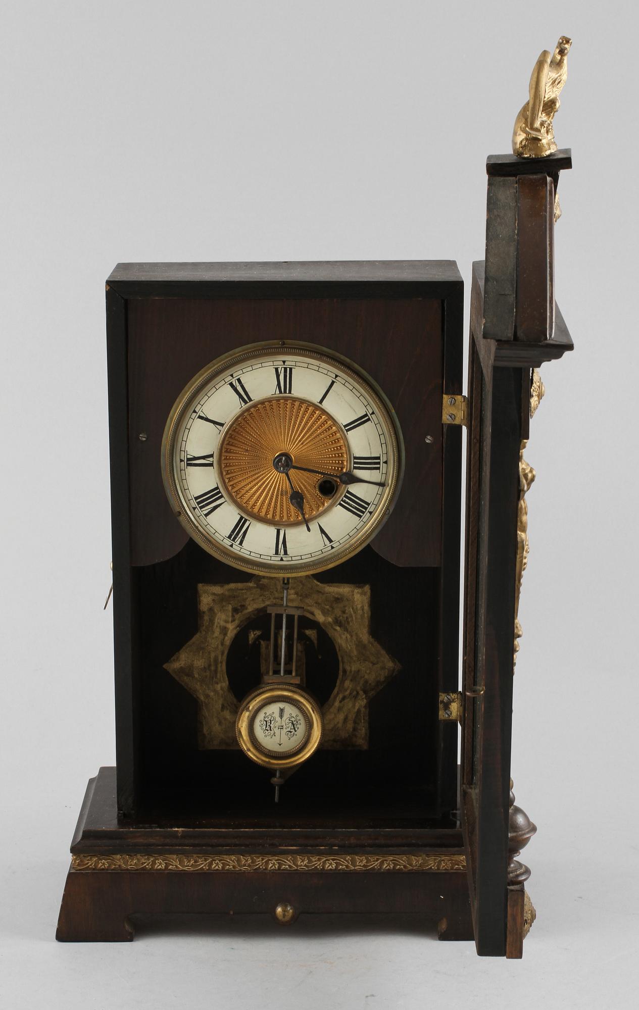 BORDSPENDYL, empirestil, 1900-talets första del.