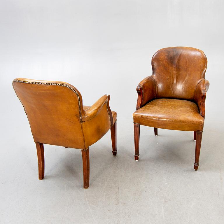 Fritz Henningsen, a pair of mahogany and leather armchairs Denmark mid 1900s.