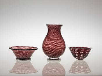 A set of two Edward Hald 'Slipgraal' glass bowls and a vase, Orrefors 1941-49.