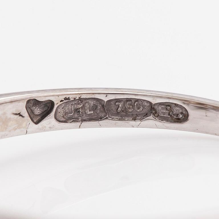 An 18K white gold, set with brilliant-cut diamonds. With IGI report.