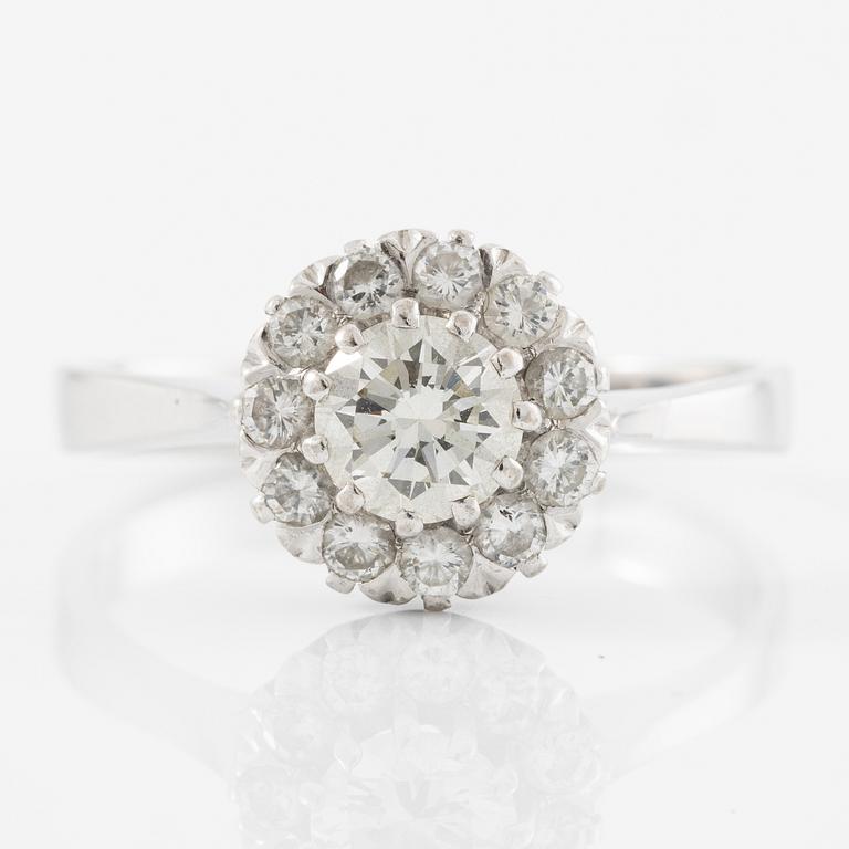 Ring, 18K white gold with brilliant-cut diamonds.