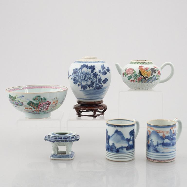 Six pieces of Chinese porcelain, Qing dynasty, 18th-19th century.