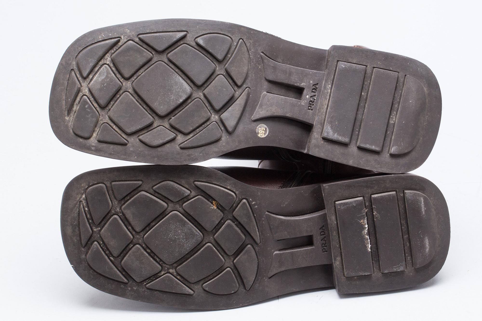 SKOR, Prada.