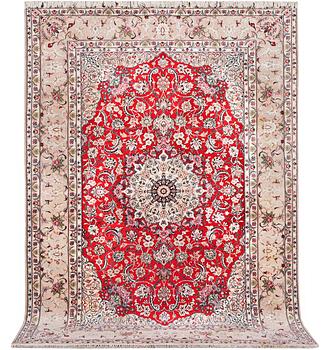 An Esfahan carpet, part silk, c. 298 x 206 cm.