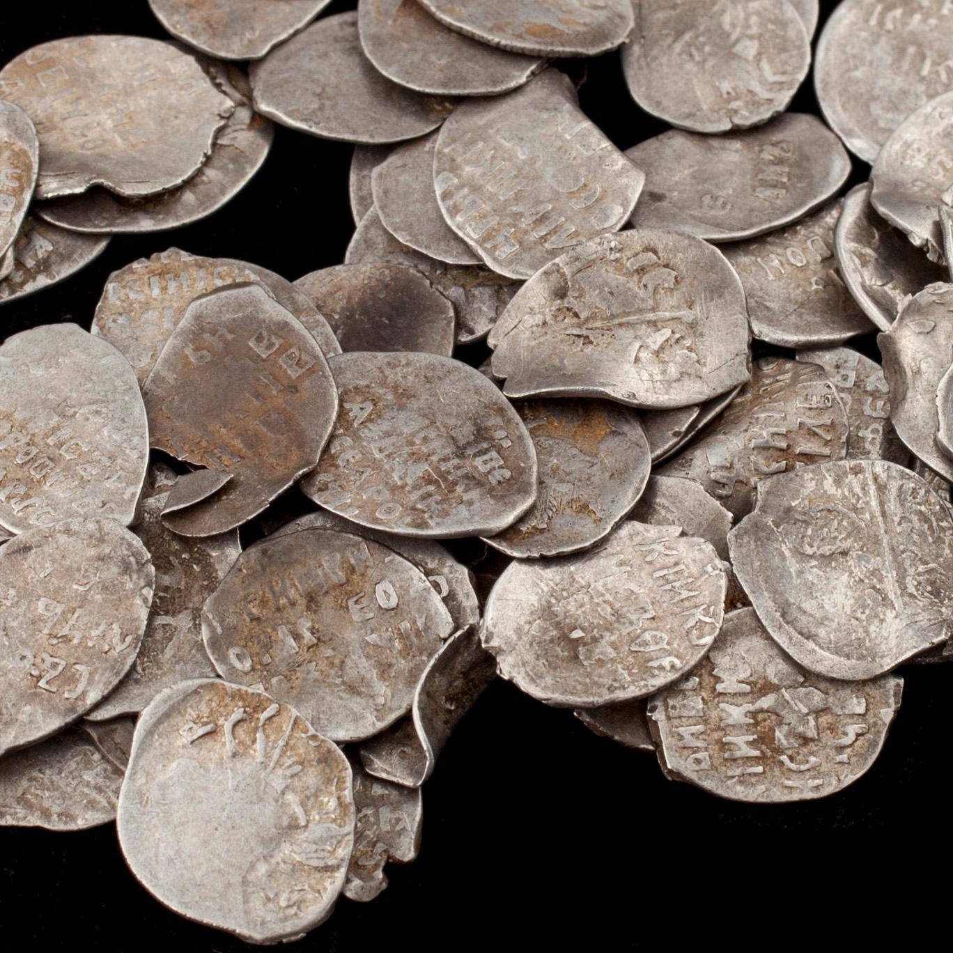 MYNT, ca 80 st, sk droppkopek, silver, Ryssland 1600-tal. Vikt ca 50 g.
