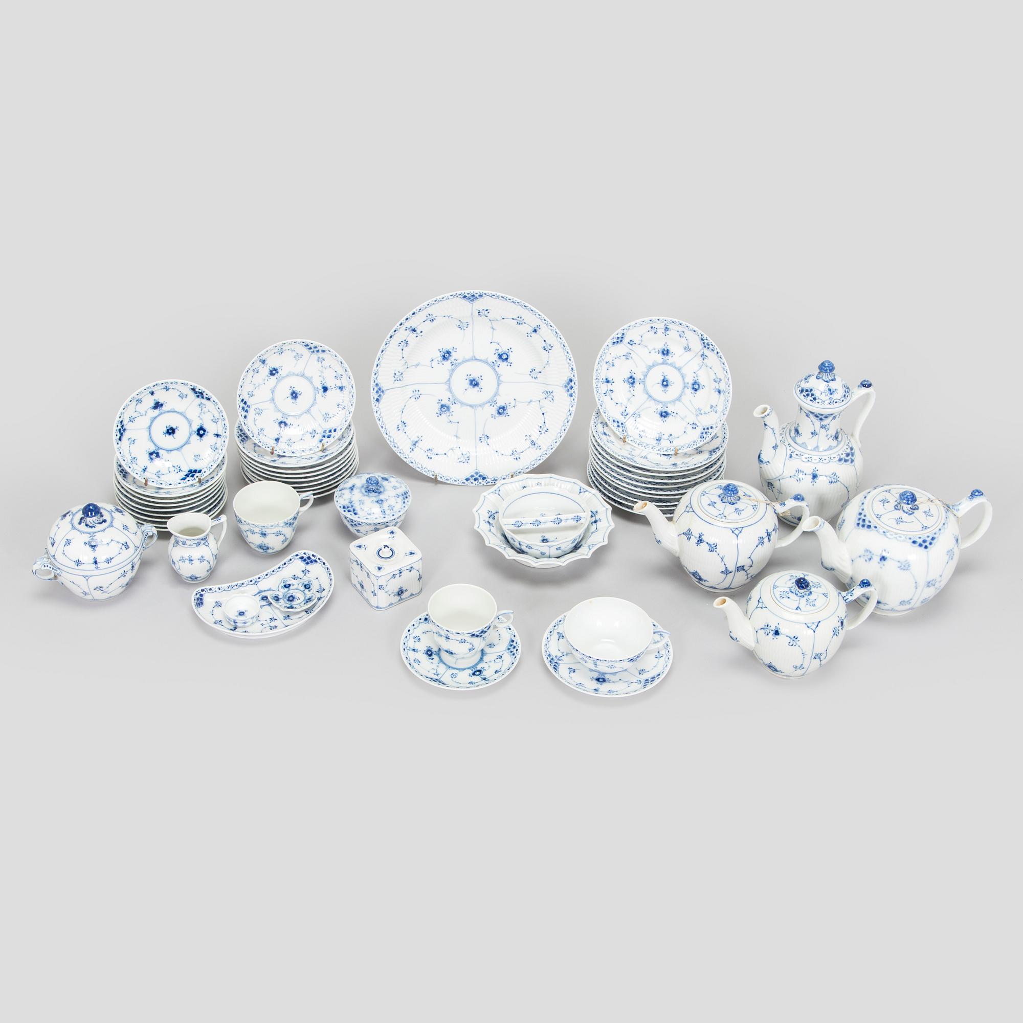 Royal Copenhagen, astiasto, 43 osaa, "Musselmalet".