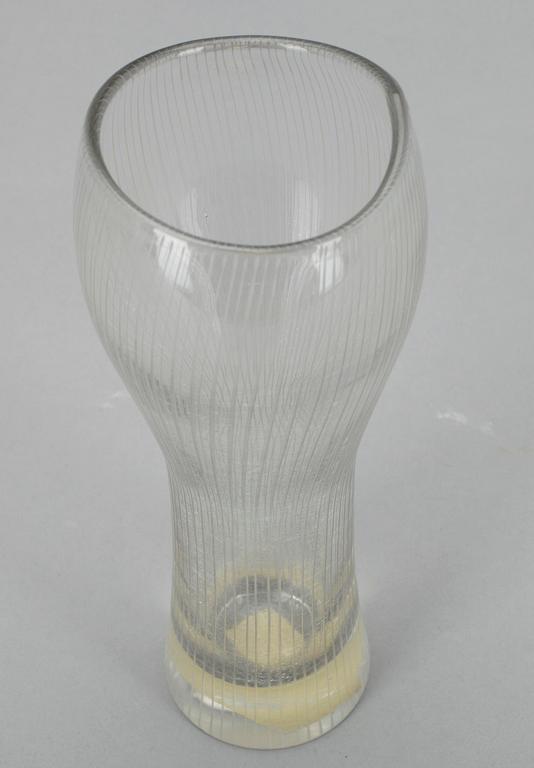 VAS, linjeslipat glas, sign. Tapio Wirkkala Iittala. 1950-tal.