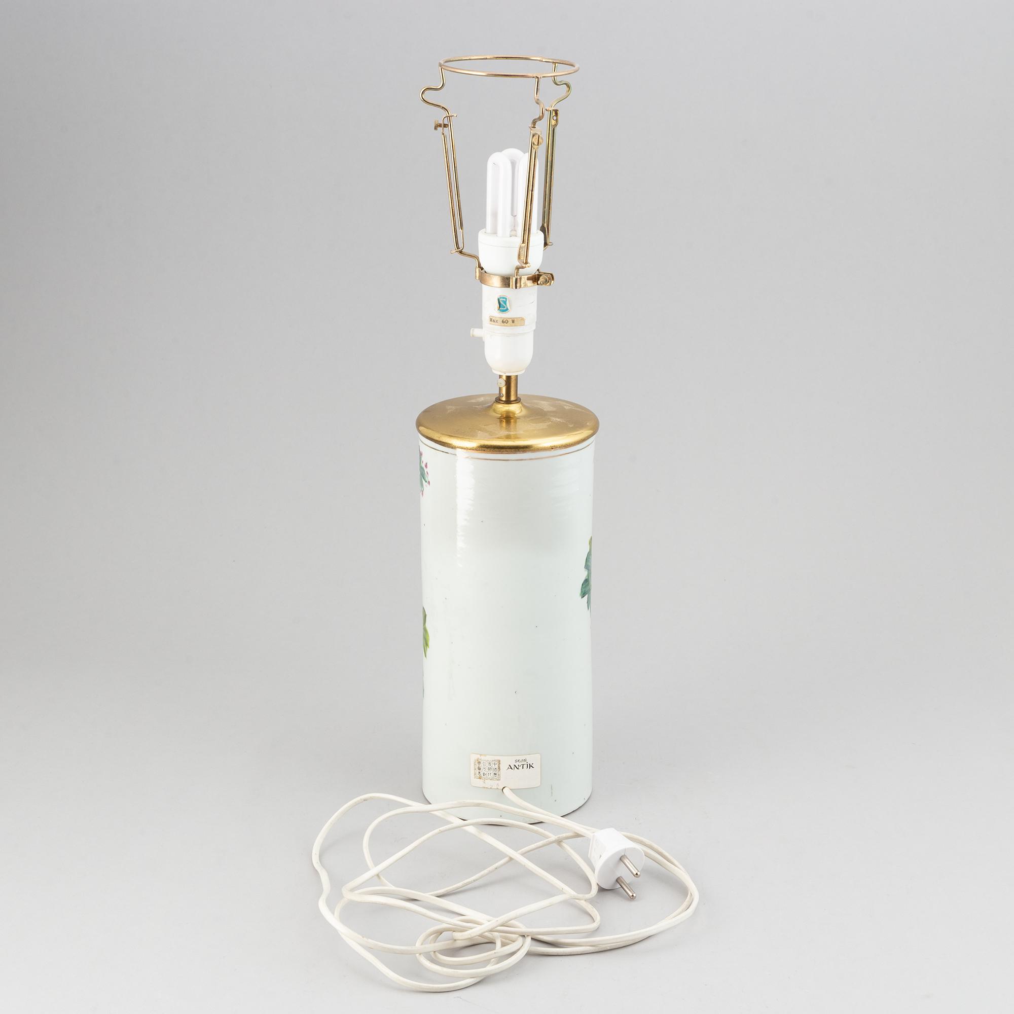Perukvas, omgjord till bordslampa, porslin. Kina, 1900-tal.