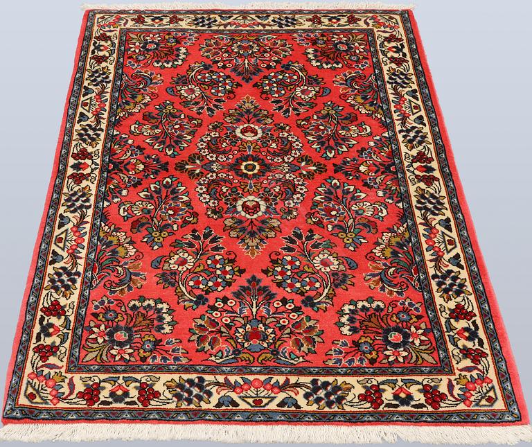 A Sarouk rug, approx. 150 x 100 cm.