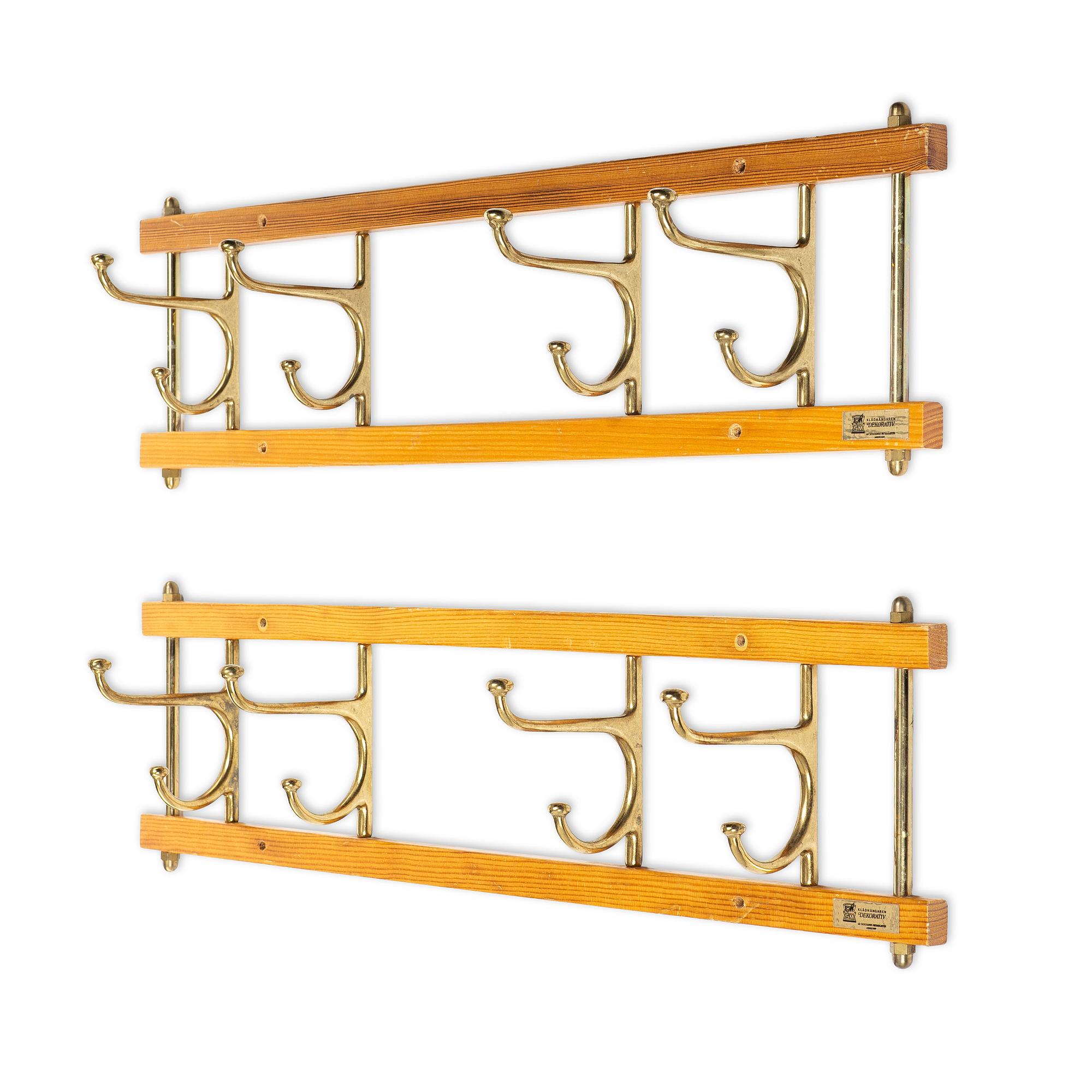 Klädhängare, ett par, "Dekorativ", Skoglunds metallgjuteri, Anderstorp, 1950/60-tal.