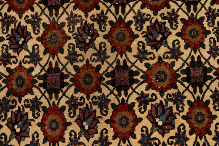 A carpet, semi-antique Veramin, ca 300 x 204 cm.