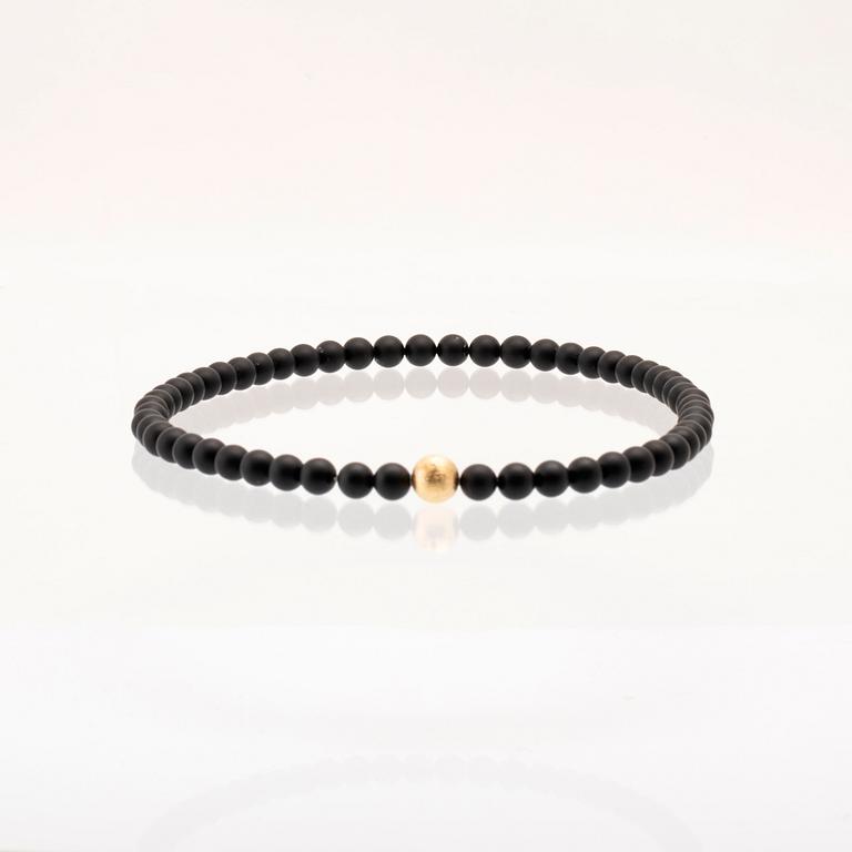 Ole Lynggaard, two necklaces and clasp in 18K gold.