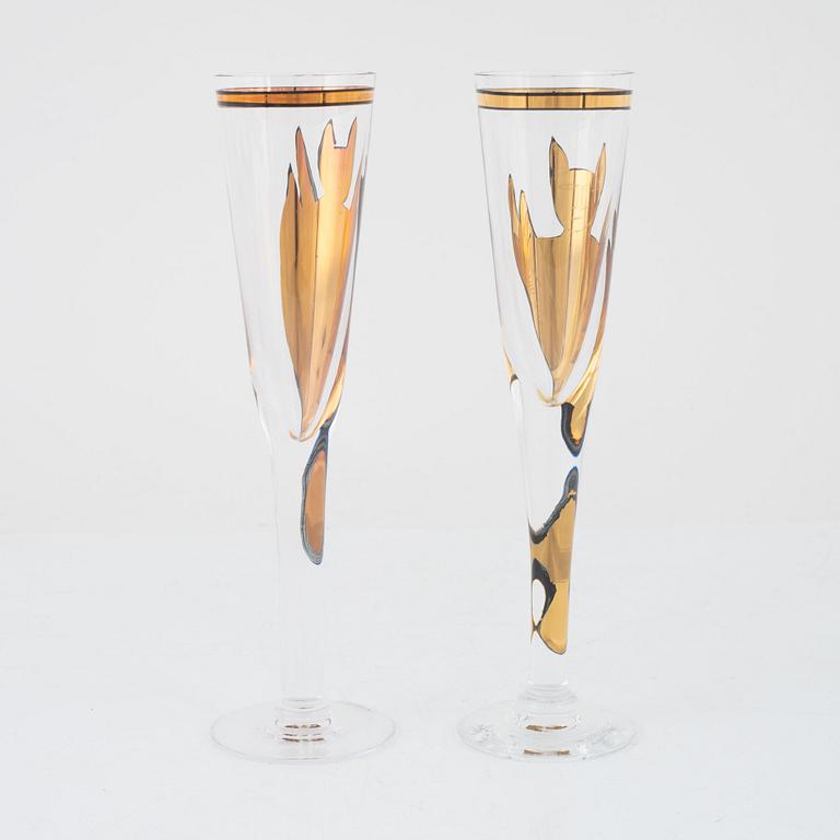 Ulrica Hydman-Vallien, champagneglas, 11 st, "Goldie", Kosta Boda.