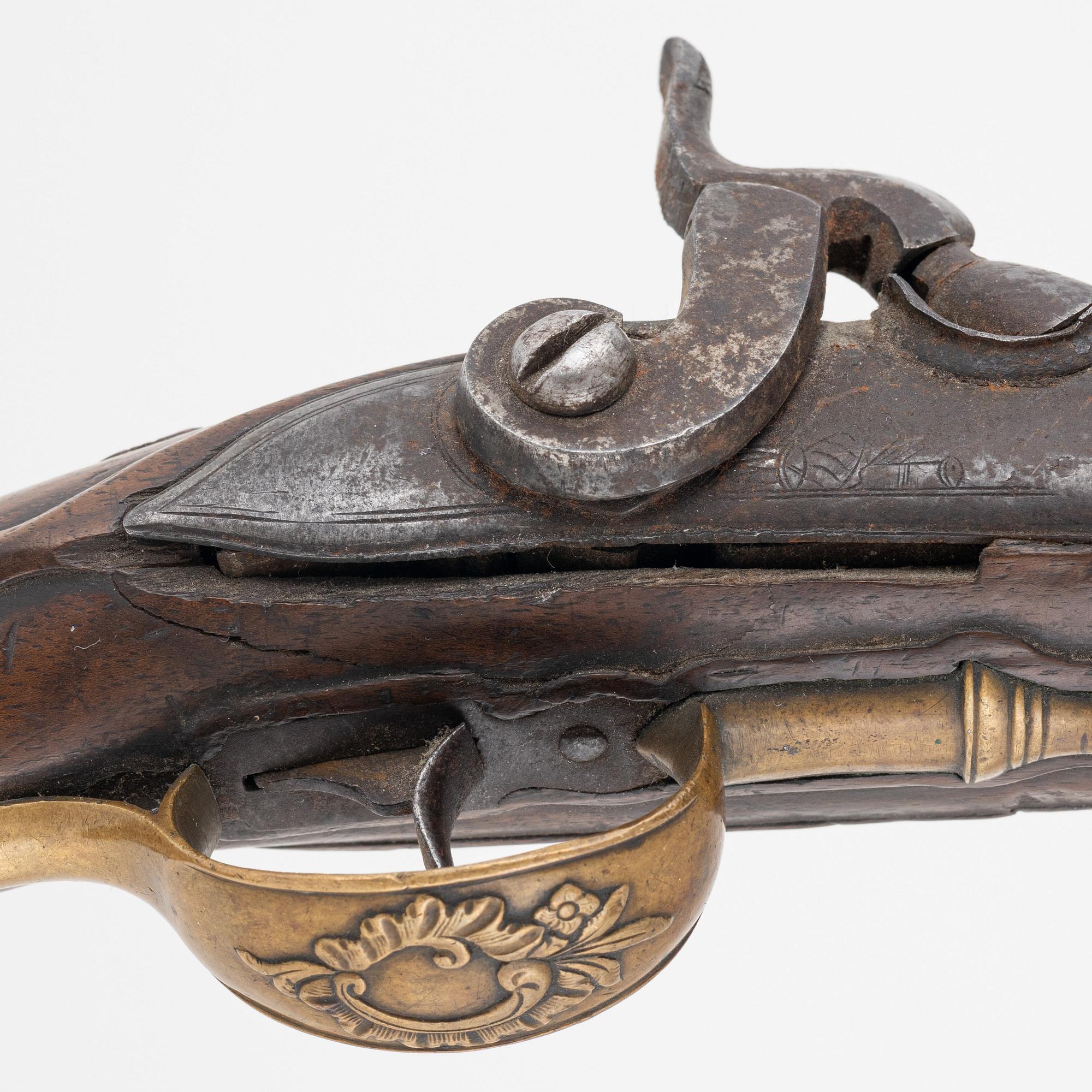 A percussion pistol, 19th century.