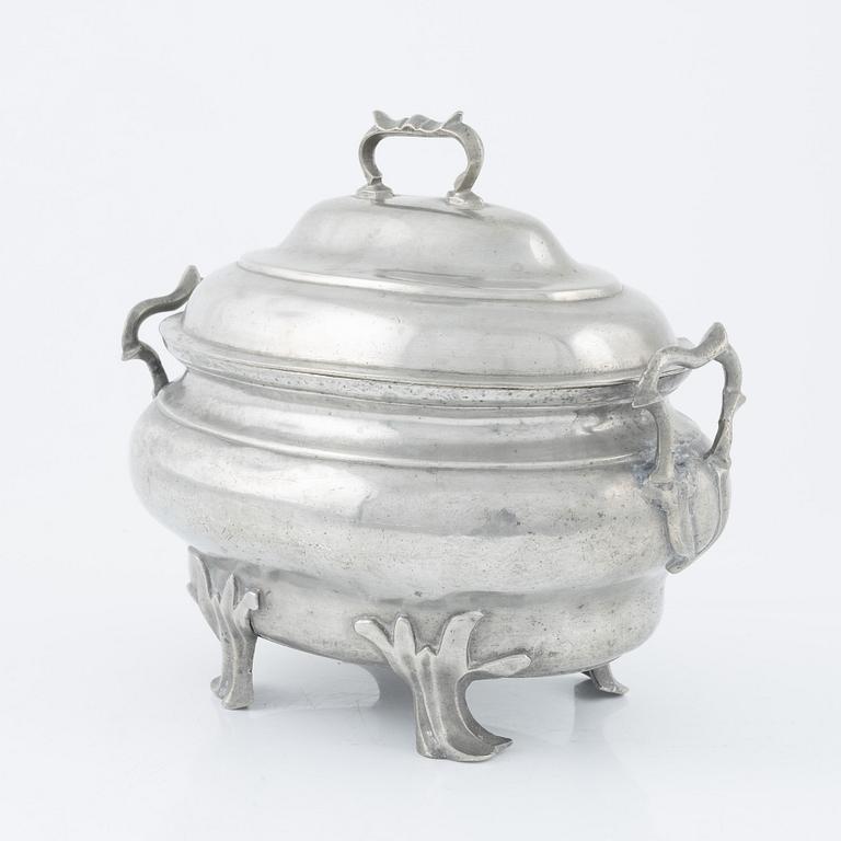 A pewter tureen, mark of Martin Gustaf Moberg, Jönköping 1786.