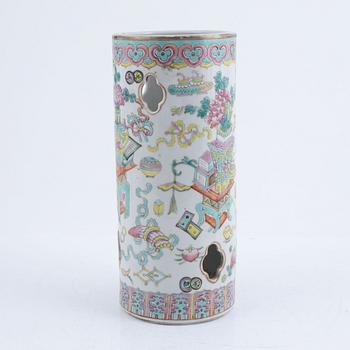 A porcelain hat stand, China, early 20th century.