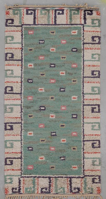 MATTA, rya, "Gröna ryan", Signerad MMF (Märta Måås-Fjetterström). Ca 206 x 104 cm.