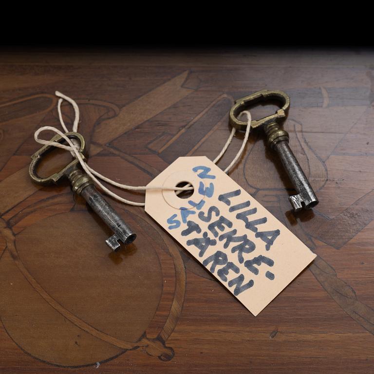 Skrivbord med uppsats, gustaviansk stil, 1900-talets början.